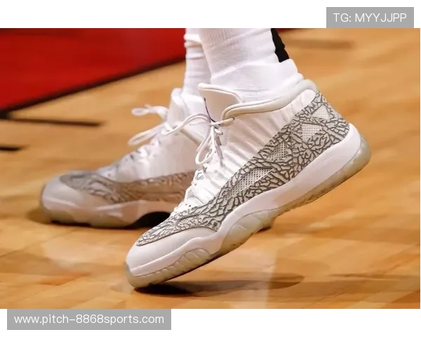 足球球星球鞋上脚实拍一览 揭秘顶级球员脚下的选择与秘密